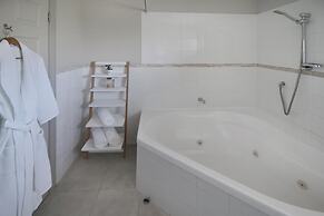 Whangaparaoa Lodge Motel