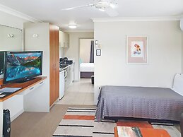 Whangaparaoa Lodge Motel