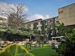 Nostalgia Hotel Beijing Yonghe Lama