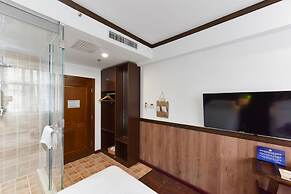 Nostalgia Hotel Beijing Yonghe Lama