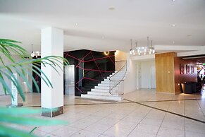 Golden Pebble Hotel