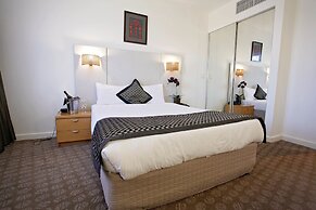 Golden Pebble Hotel