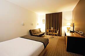 Golden Pebble Hotel