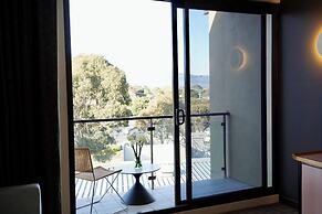 Golden Pebble Hotel