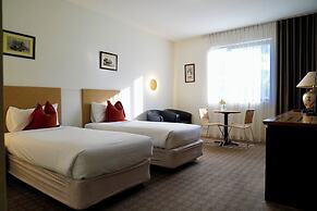 Golden Pebble Hotel
