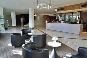 Golden Pebble Hotel