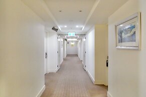 Golden Pebble Hotel