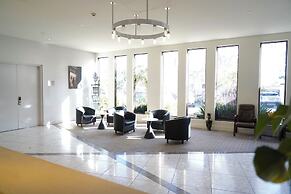 Golden Pebble Hotel