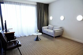 Golden Pebble Hotel
