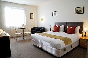 Golden Pebble Hotel