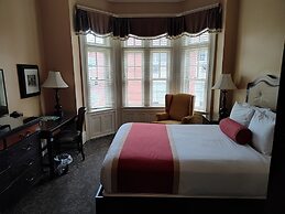 Mansions on Fifth Hotel