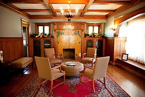 Mansions on Fifth Hotel