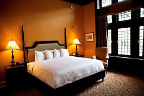 Mansions on Fifth Hotel