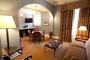 Mansions on Fifth Hotel