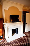 Mansions on Fifth Hotel