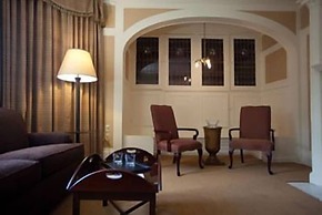 Mansions on Fifth Hotel