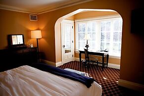 Mansions on Fifth Hotel