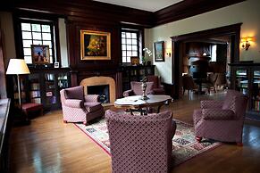 Mansions on Fifth Hotel