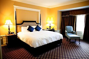 Mansions on Fifth Hotel