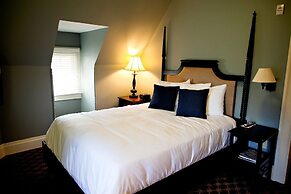 Mansions on Fifth Hotel