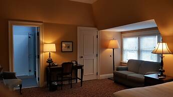 Mansions on Fifth Hotel