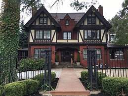 Mansions on Fifth Hotel