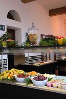 Beverly Hills Suites - Excel Hotels & Resorts