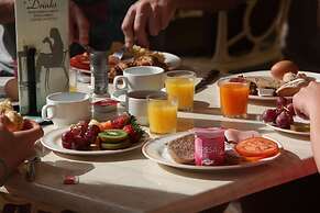 Beverly Hills Suites - Excel Hotels & Resorts