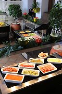 Beverly Hills Suites - Excel Hotels & Resorts