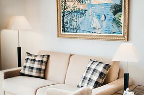 Beverly Hills Suites - Excel Hotels & Resorts