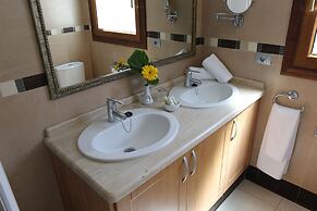 Beverly Hills Suites - Excel Hotels & Resorts