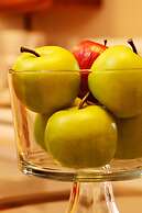 Colonial Square Inn & Suites