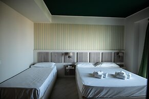 Hotel Cliché