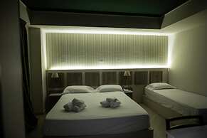 Hotel Cliché