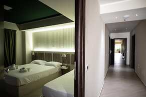 Hotel Cliché