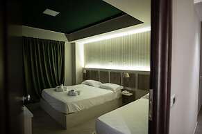 Hotel Cliché