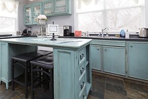 Charles Street Holiday Home