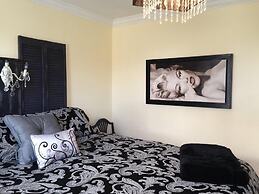 Charles Street Holiday Home