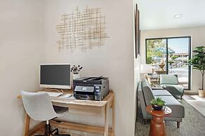 Best Western Plus Black Oak
