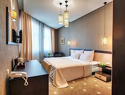 Ark Palace Hotel