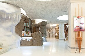 Ark Palace Hotel