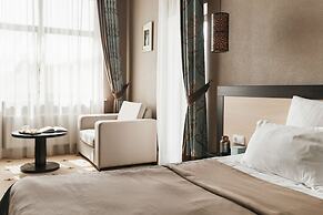 Ark Palace Hotel
