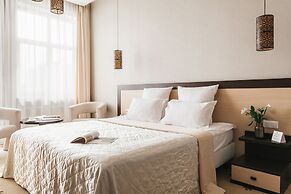 Ark Palace Hotel