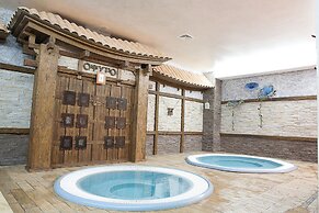 Ark Palace Hotel