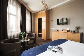 Ark Palace Hotel