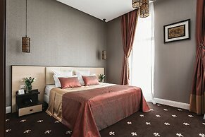 Ark Palace Hotel