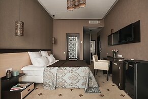 Ark Palace Hotel