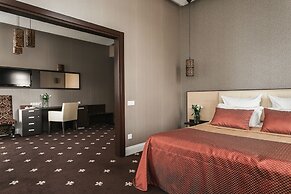 Ark Palace Hotel