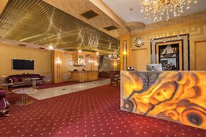 Ark Palace Hotel