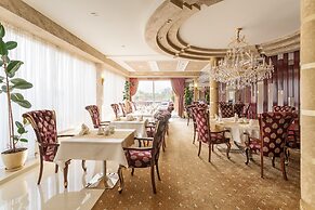Ark Palace Hotel